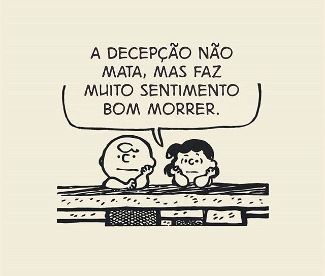 Personagens de Charlie Brown filosofam num banco de praça